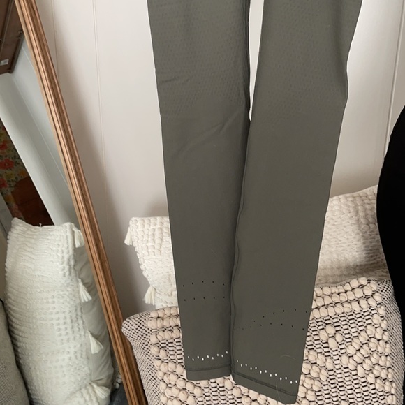 NWT Lululemon Leggings - Picture 5 of 9